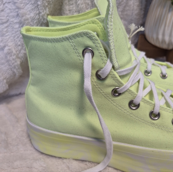 Converse Chuck Taylor Lift Platform Sneakers Volt Glow Yellow Women's Sz 9.5 NEW - Picture 3 of 14